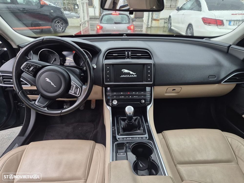 Jaguar XE 2.0 D Prestige - 6