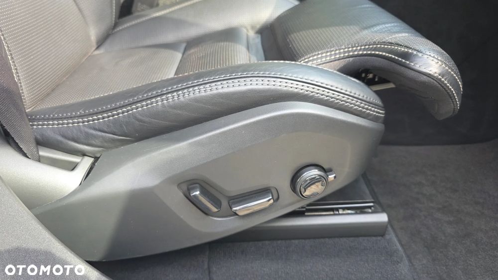 Volvo XC 90 D5 SCR AWD Inscription 7os - 23
