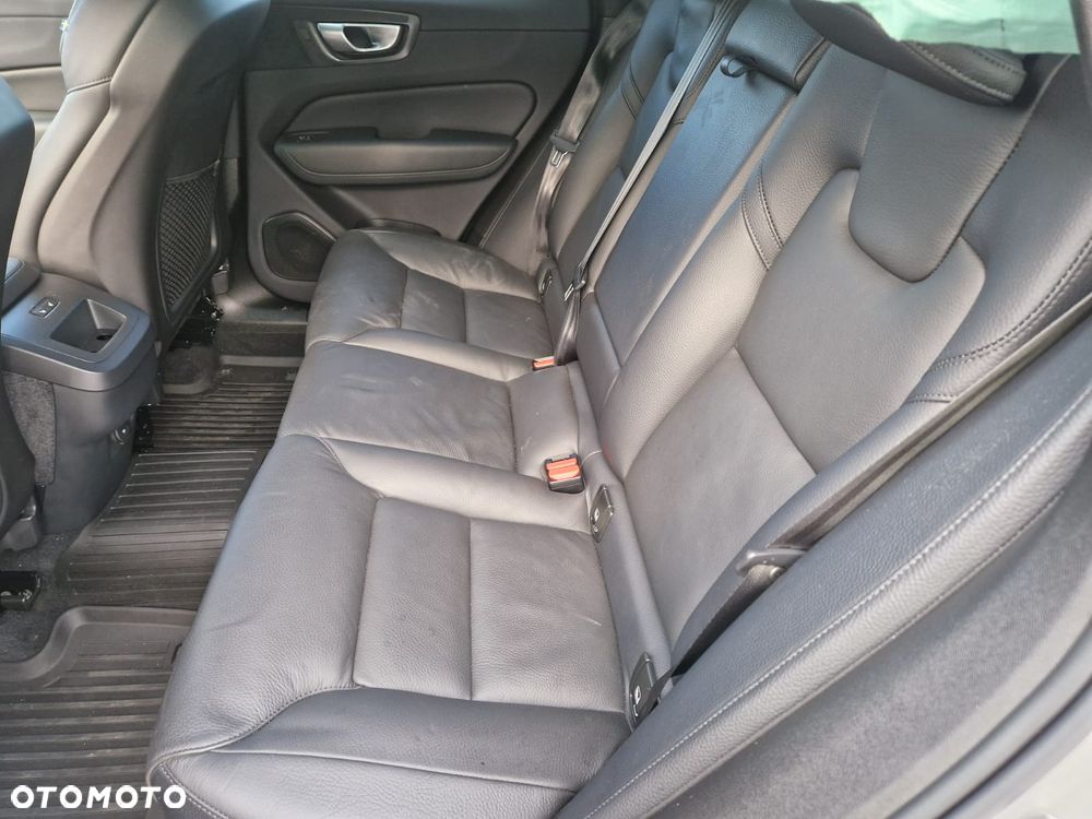 Volvo XC 60 B4 B R-Design - 11