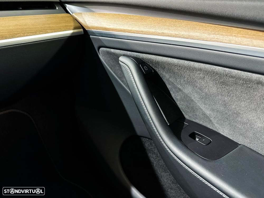 Tesla Model Y Standard - 34