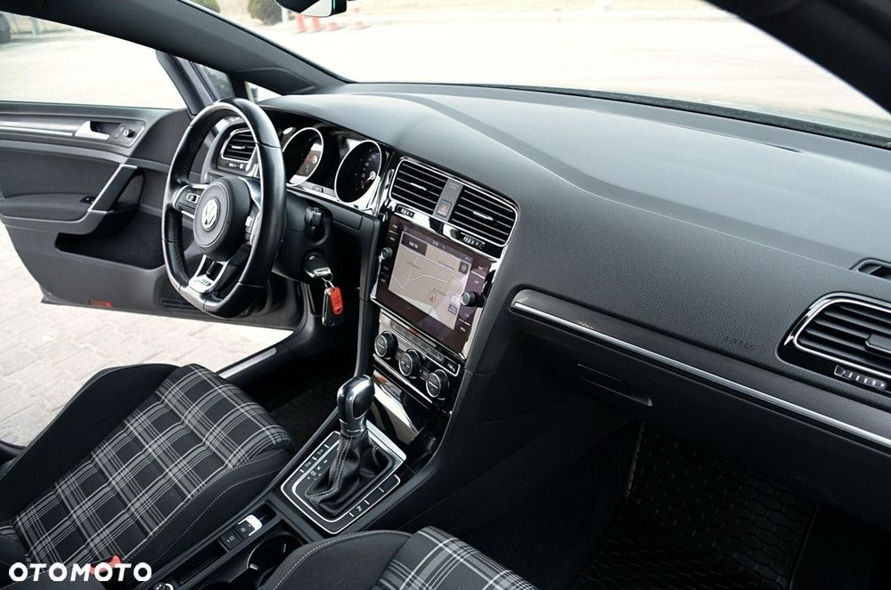 Volkswagen Golf - 21