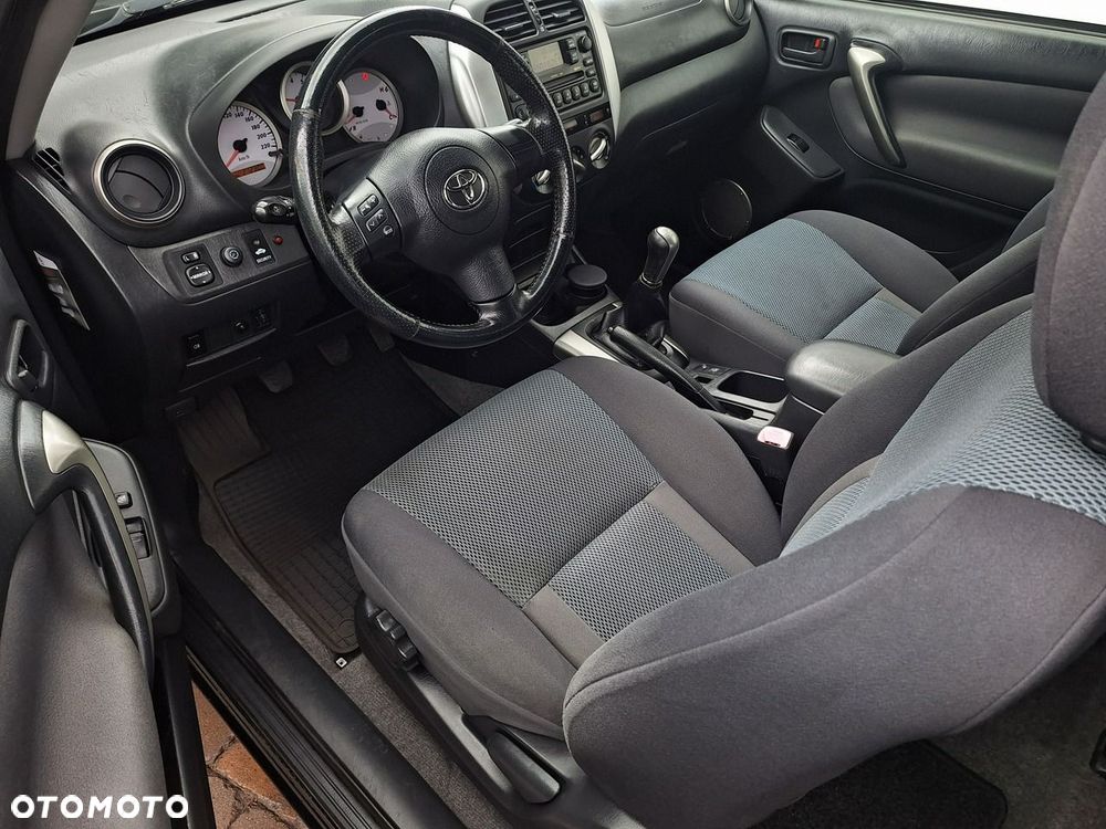 Toyota RAV4 - 8
