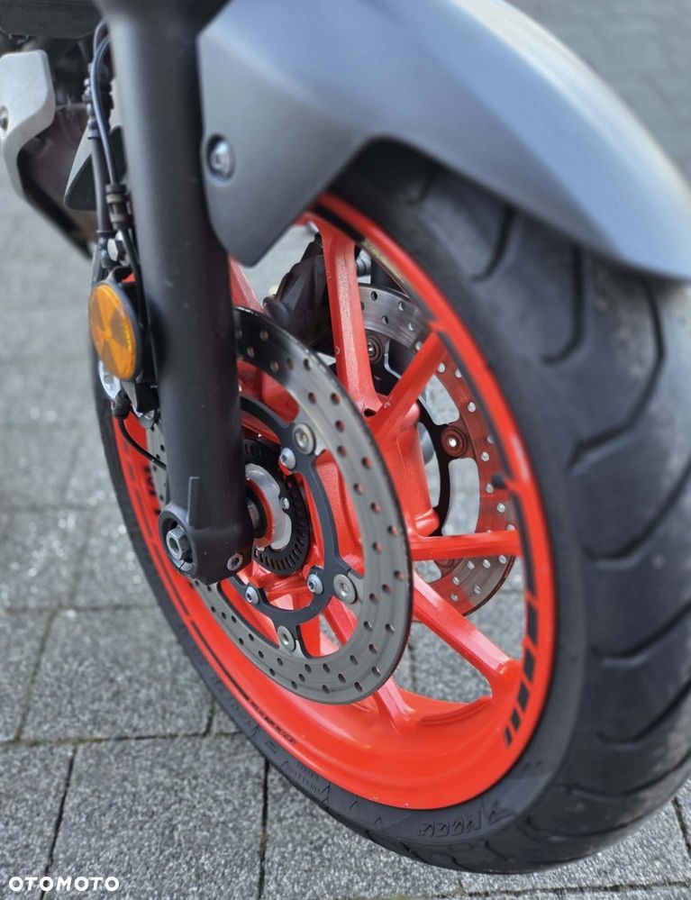 Yamaha MT - 6