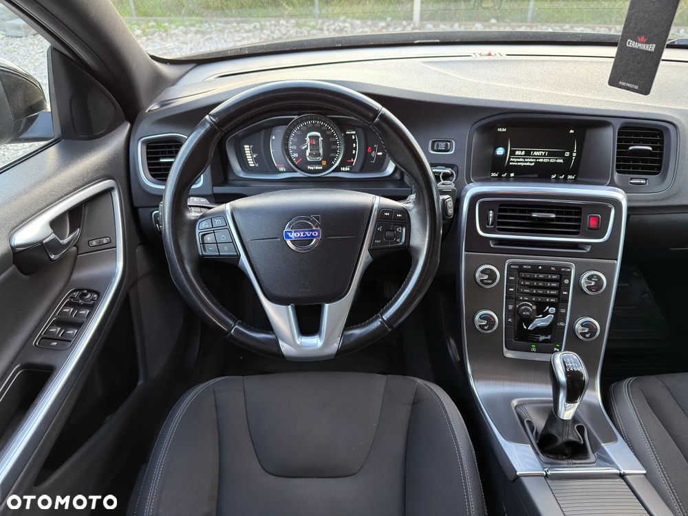 Volvo V60 D4 Momentum - 22