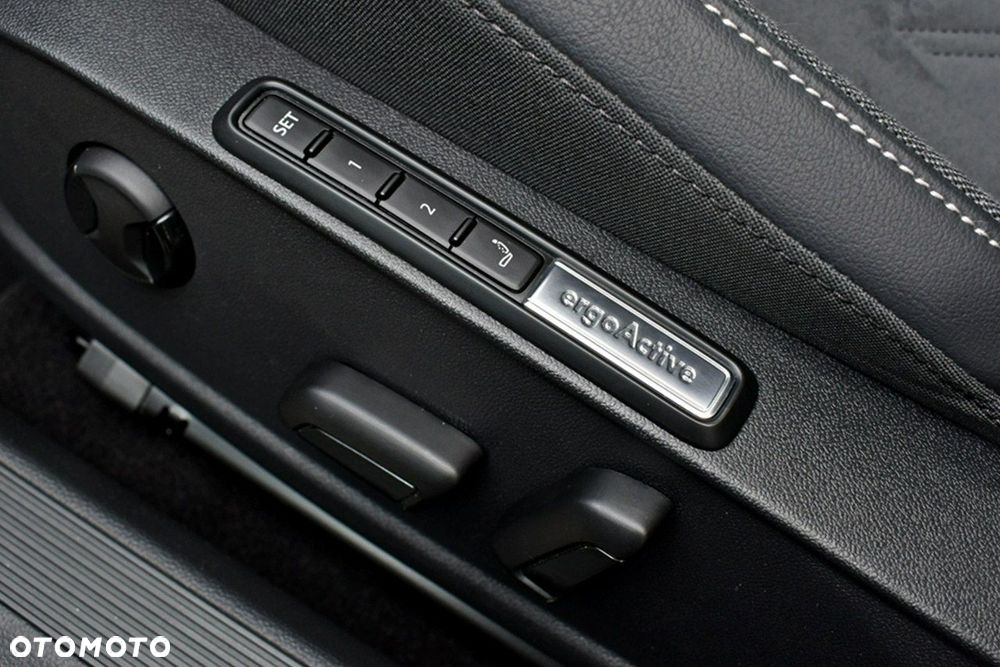 Volkswagen Golf 1.5 eTSI OPF DSG Style - 11