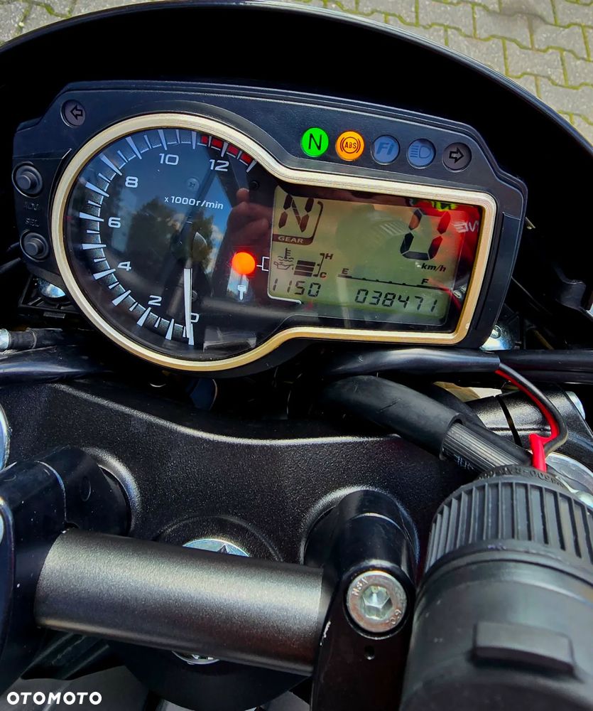 Suzuki GSR - 18