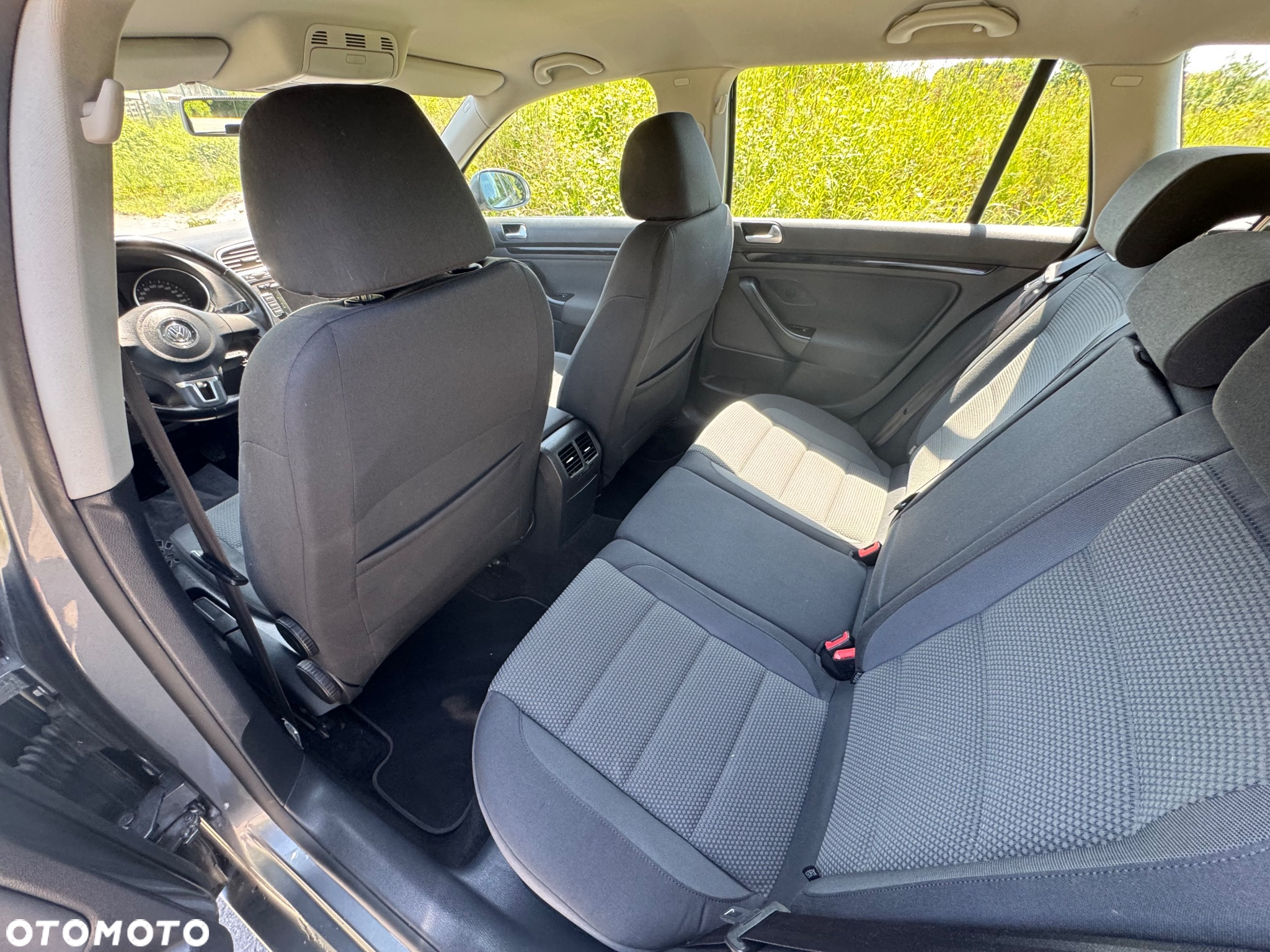 Volkswagen Golf 1.6 TDI DPF Comfortline - 12