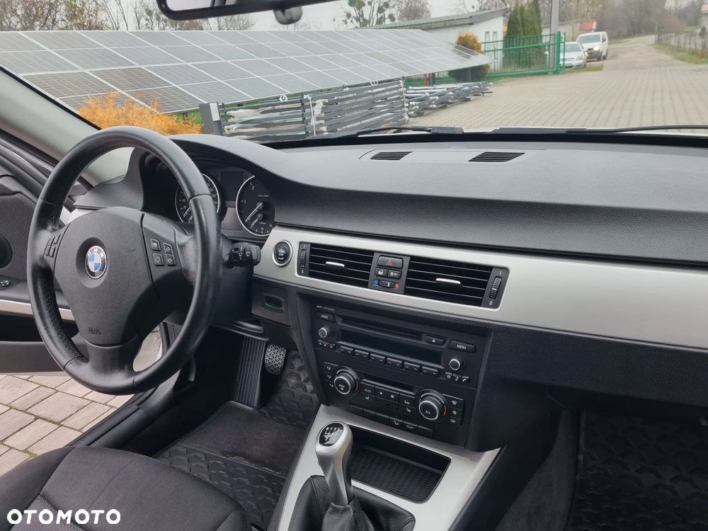 BMW Seria 3 320d xDrive - 10
