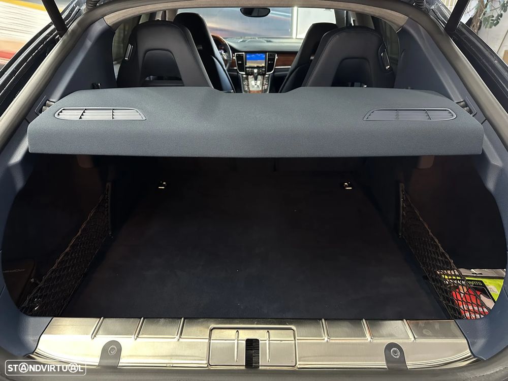 Porsche Panamera Turbo PDK - 13