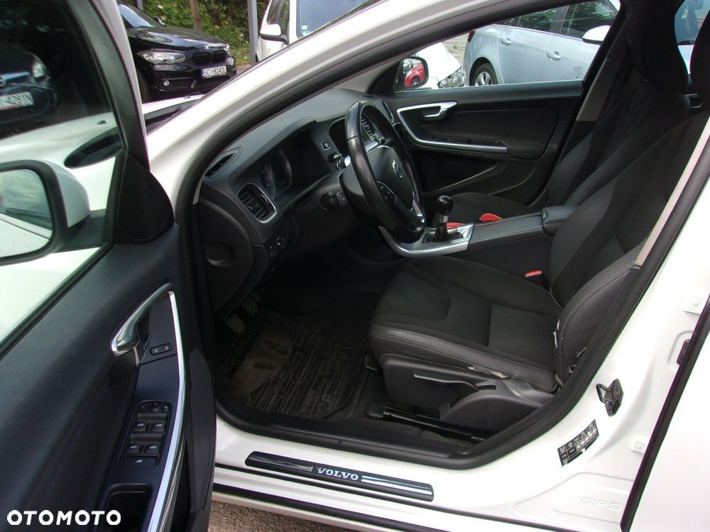 Volvo V60 D3 Momentum - 11
