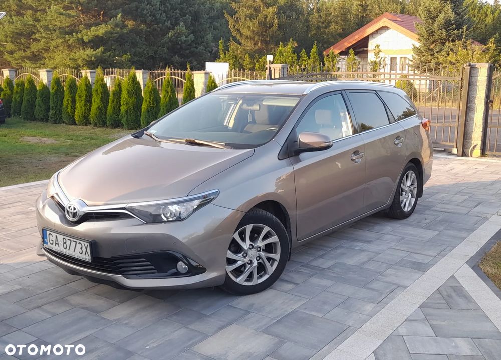 Toyota Auris 1.6 Premium Comfort - 1