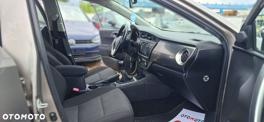 Toyota Auris - 11