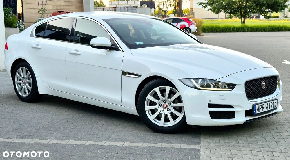 Jaguar XE 2.0 D R-Sport - 27