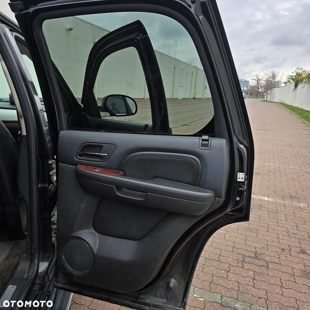 Cadillac Escalade - 23