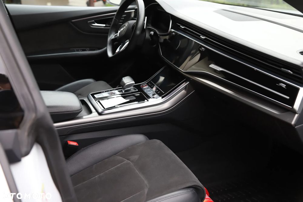 Audi RS Q8 - 19