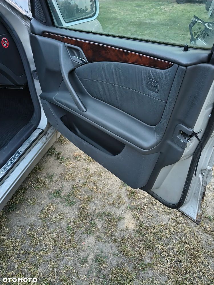 Mercedes-Benz Klasa E 280 4 Matic Elegance - 34