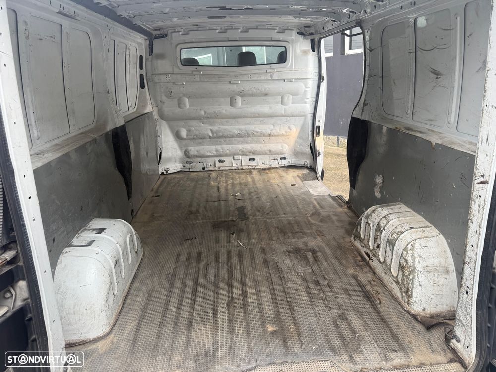Opel Vivaro longa - 28