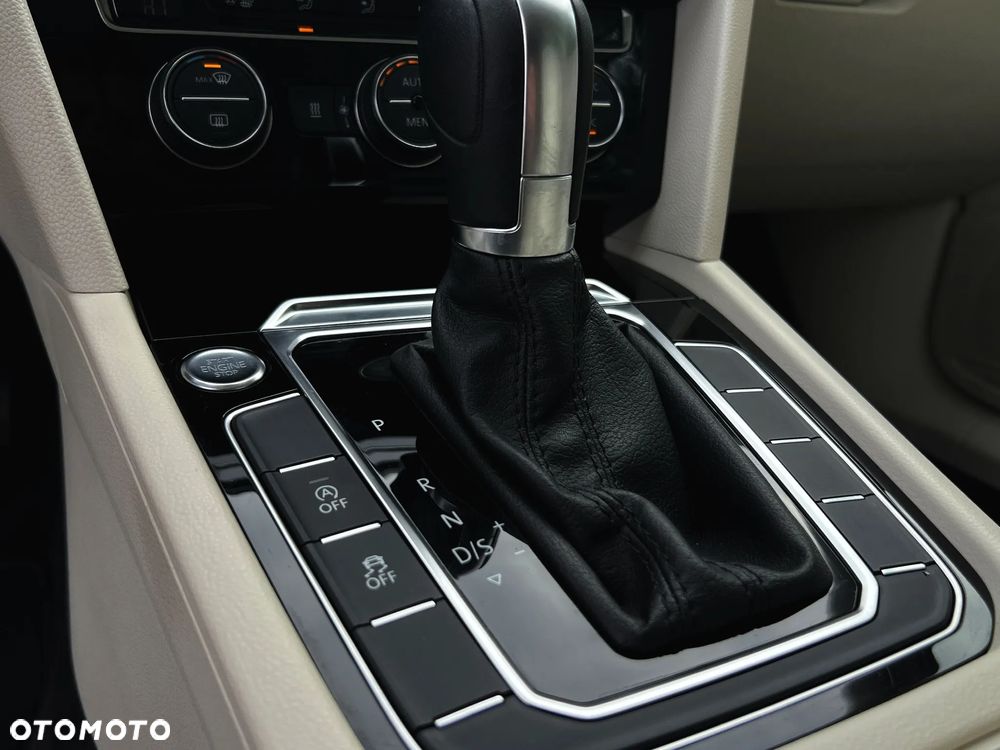 Volkswagen Passat 2.0 TDI SCR DSG Highline - 30