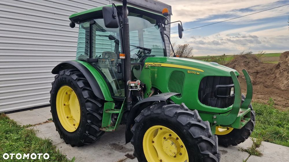 John Deere 5070M - 5
