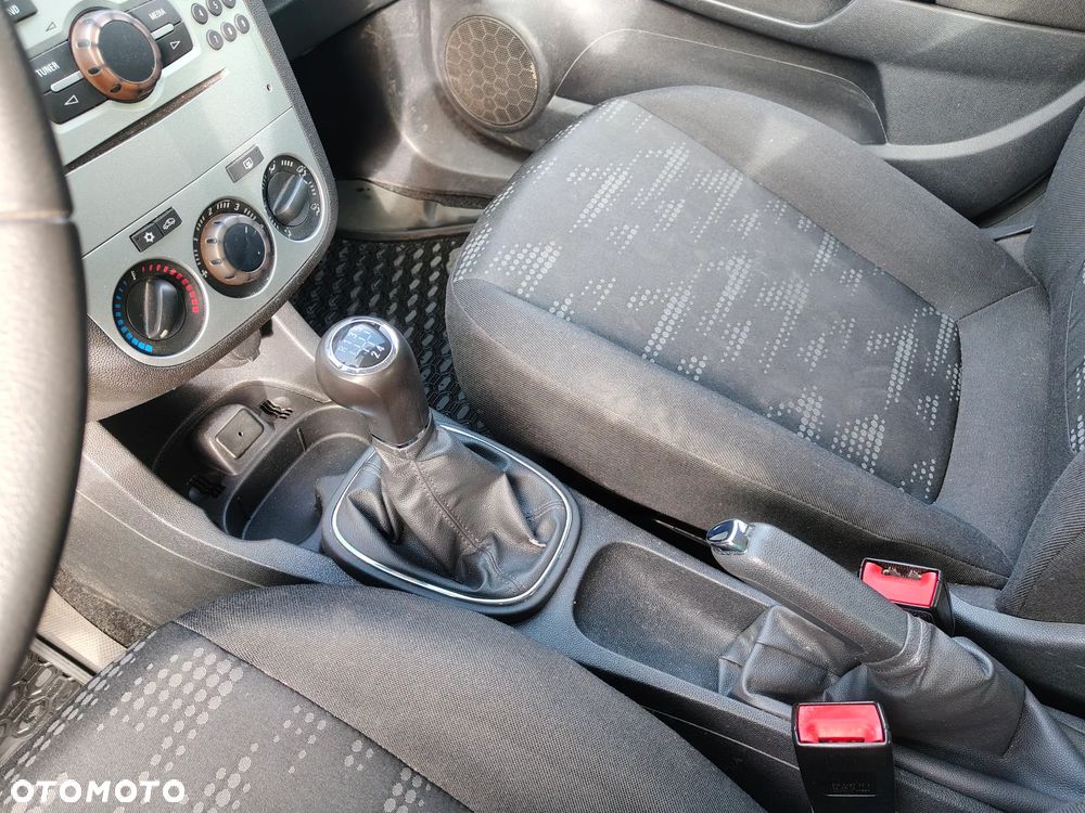 Opel Corsa 1.2 16V Essentia - 7