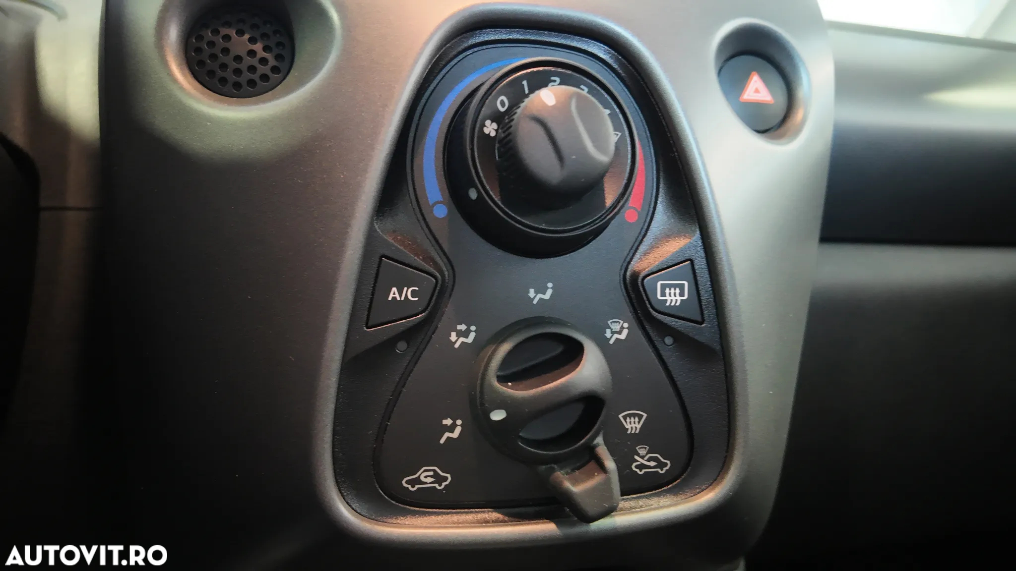Toyota Aygo 1.0 VVY-I 5 usi MultiMode X-connect - 23