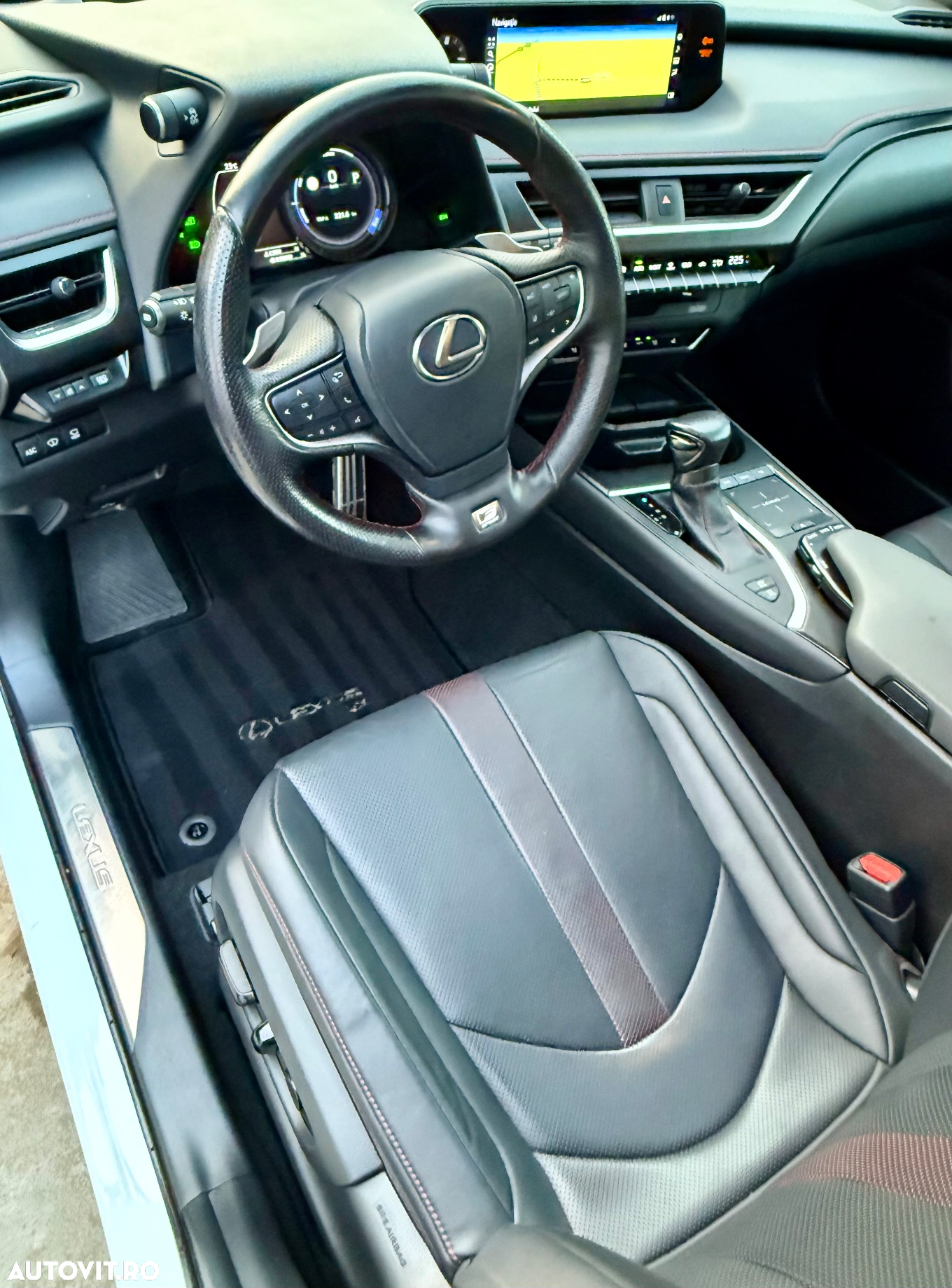 Lexus UX 250h 2.0L HEV 20H- (178 HP) 4X4 CVT F Sport - 17