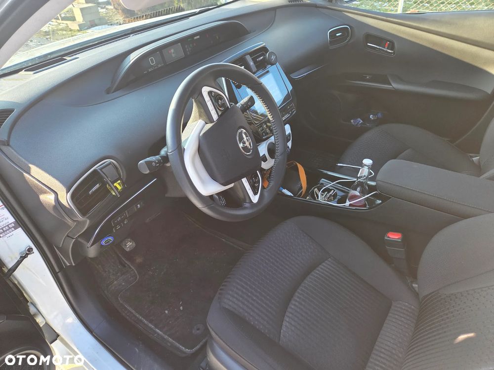 Toyota Prius 1.8 Hybrid Premium - 11
