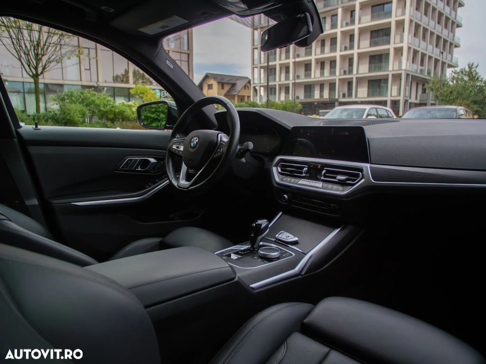 BMW Seria 3 330i xDrive AT - 11