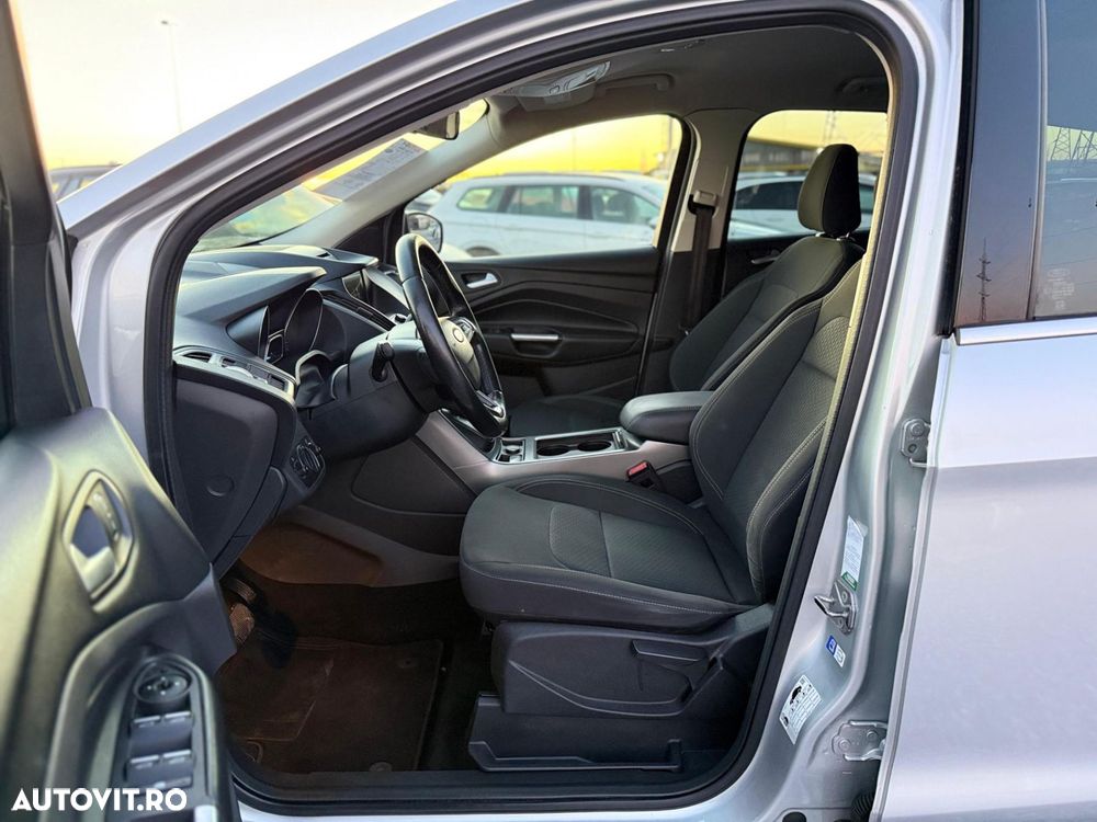 Ford Kuga 2.0 TDCi 2x4 Aut. Cool & Connect - 12