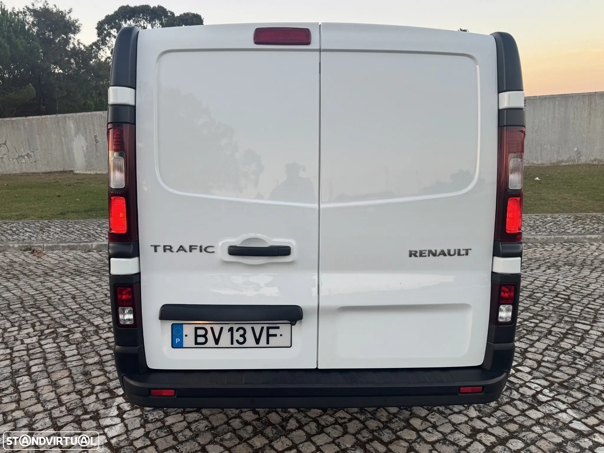 Renault Trafic L2h1 1.6 dci grand confort - 8