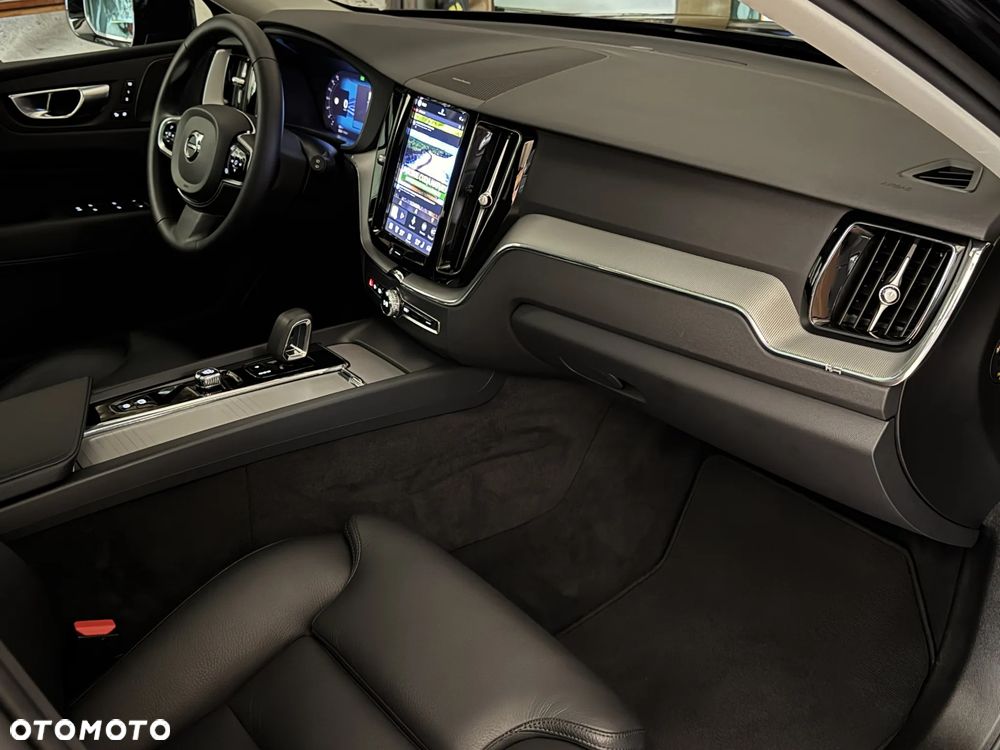 Volvo XC 60 B4 D AWD Geartronic RDesign - 24
