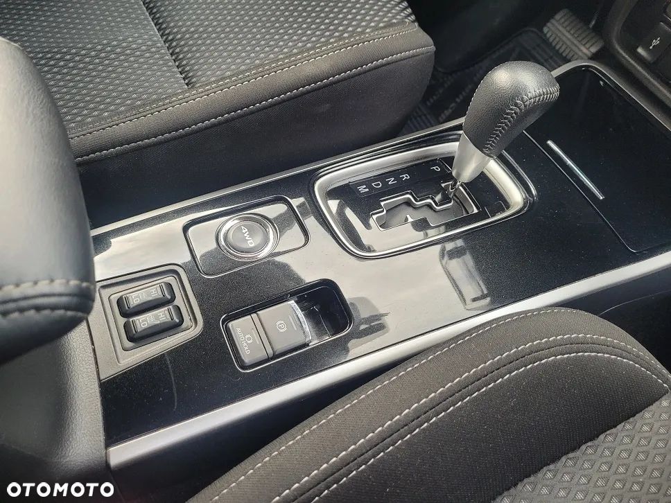 Mitsubishi Outlander 2.0 Intense + Navi 4WD CVT - 15