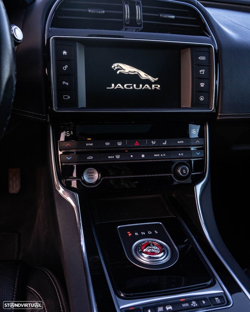 Jaguar XE 2.0 D R-Sport Aut. - 45