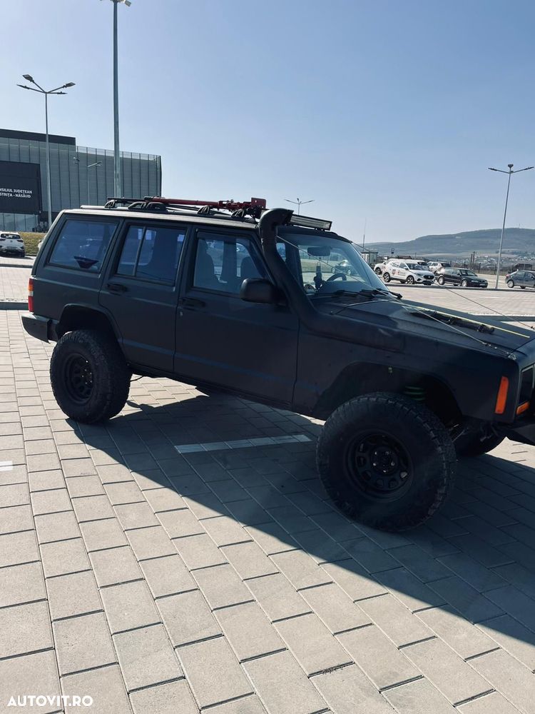 Jeep Cherokee - 10