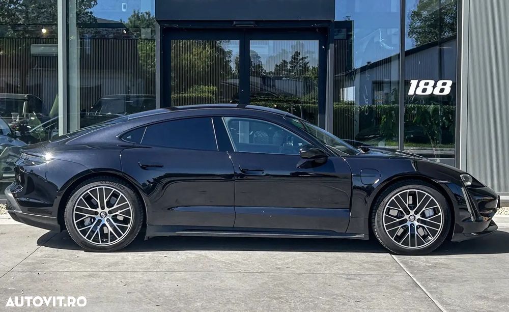 Porsche Taycan Turbo - 8