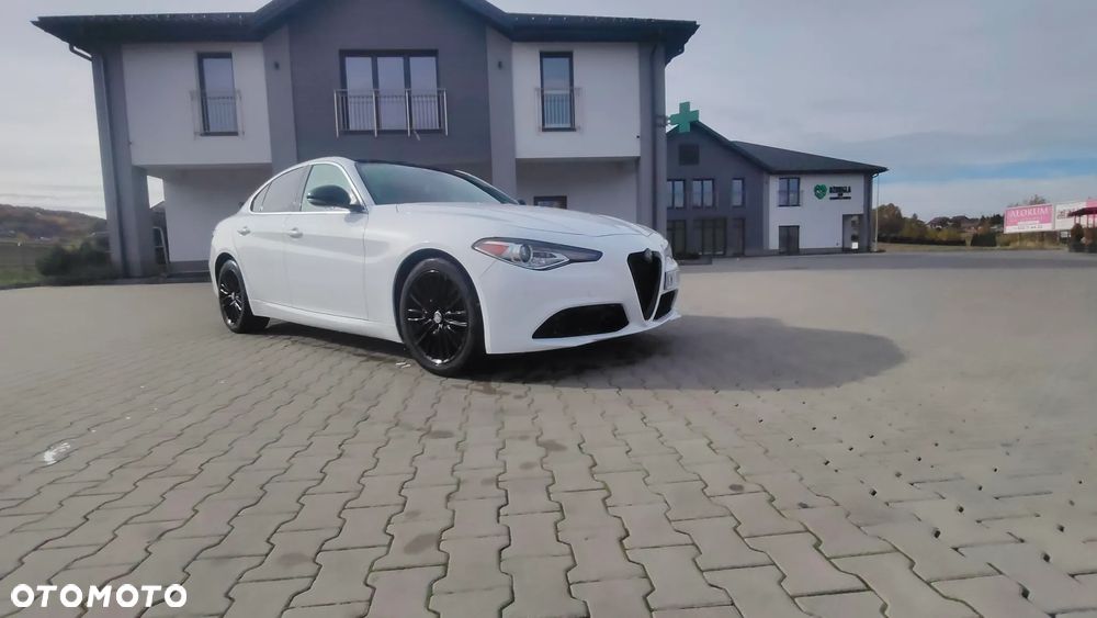 Alfa Romeo Giulia 2017 photo 2