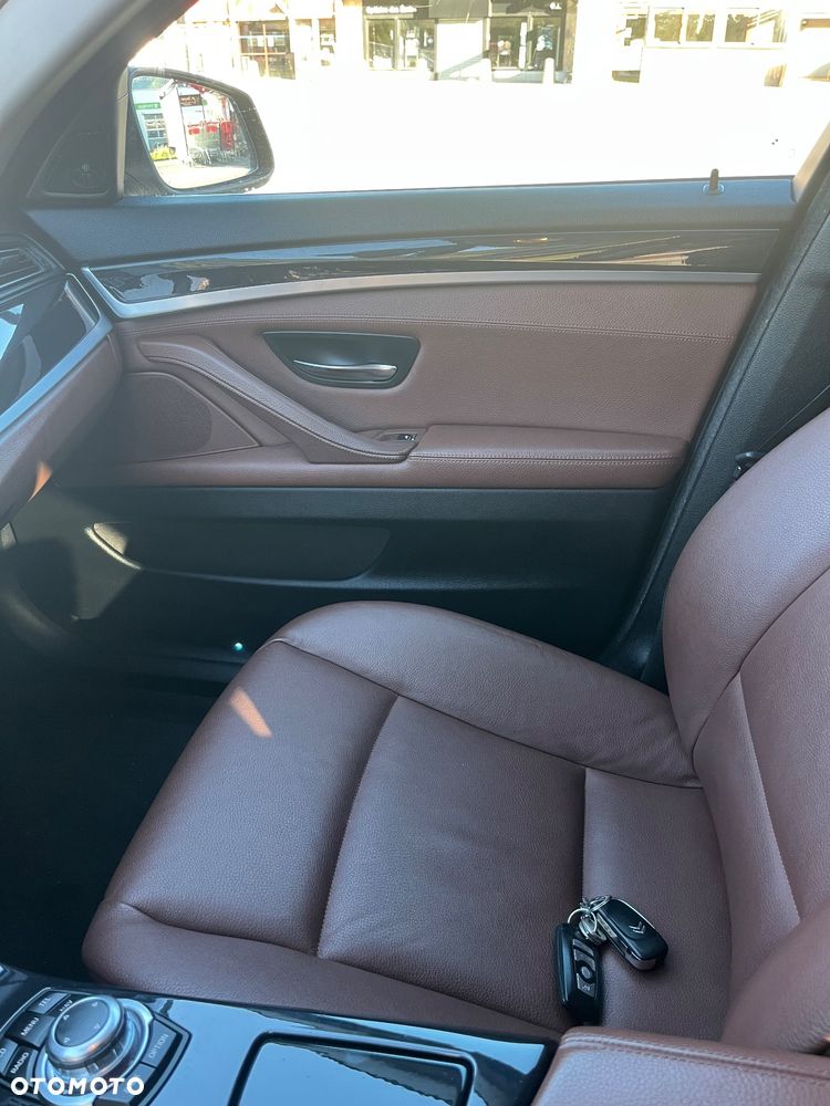 BMW Seria 5 530d xDrive - 9