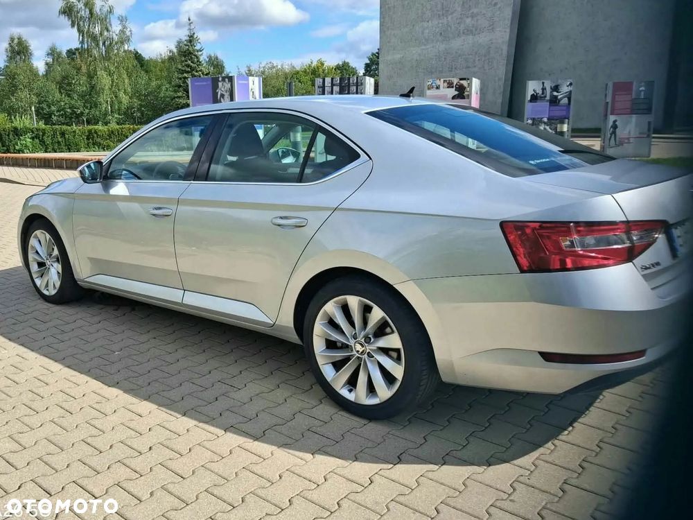 Skoda Superb 2016 photo 2