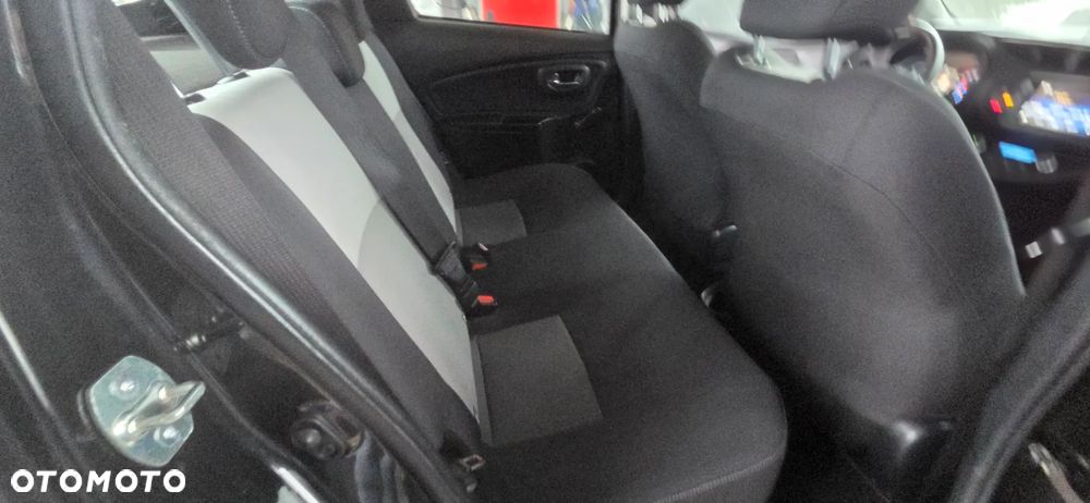 Toyota Yaris Hybrid 100 Terra - 33