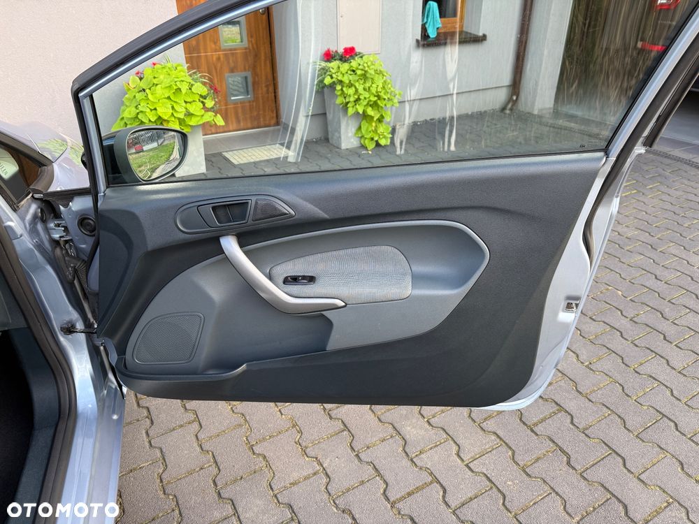 Ford Fiesta 1.25 Trend - 25