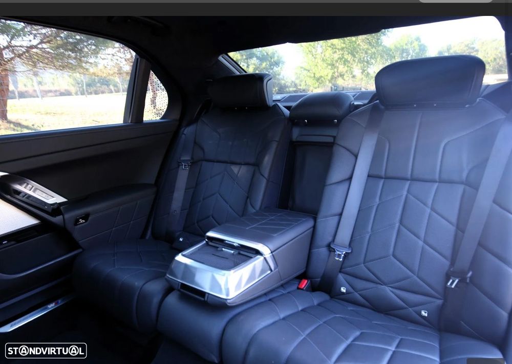 BMW i7 xDrive60 Pack Desportivo M - 10