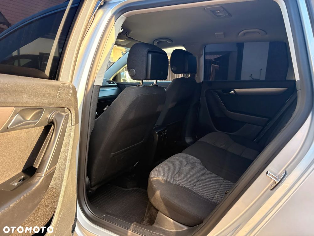 Volkswagen Passat 2.0 TDI Comfortline - 12