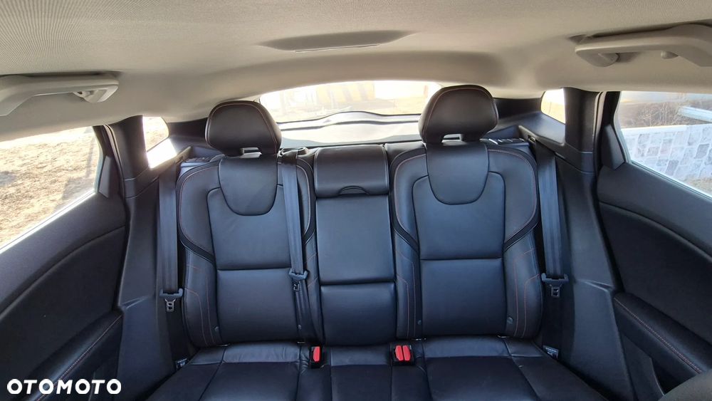 Volvo V40 Cross Country T3 Drive-E Ocean Race - 6
