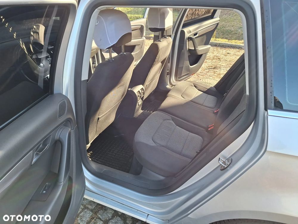 Volkswagen Passat 1.6 TDI Comfortline - 9