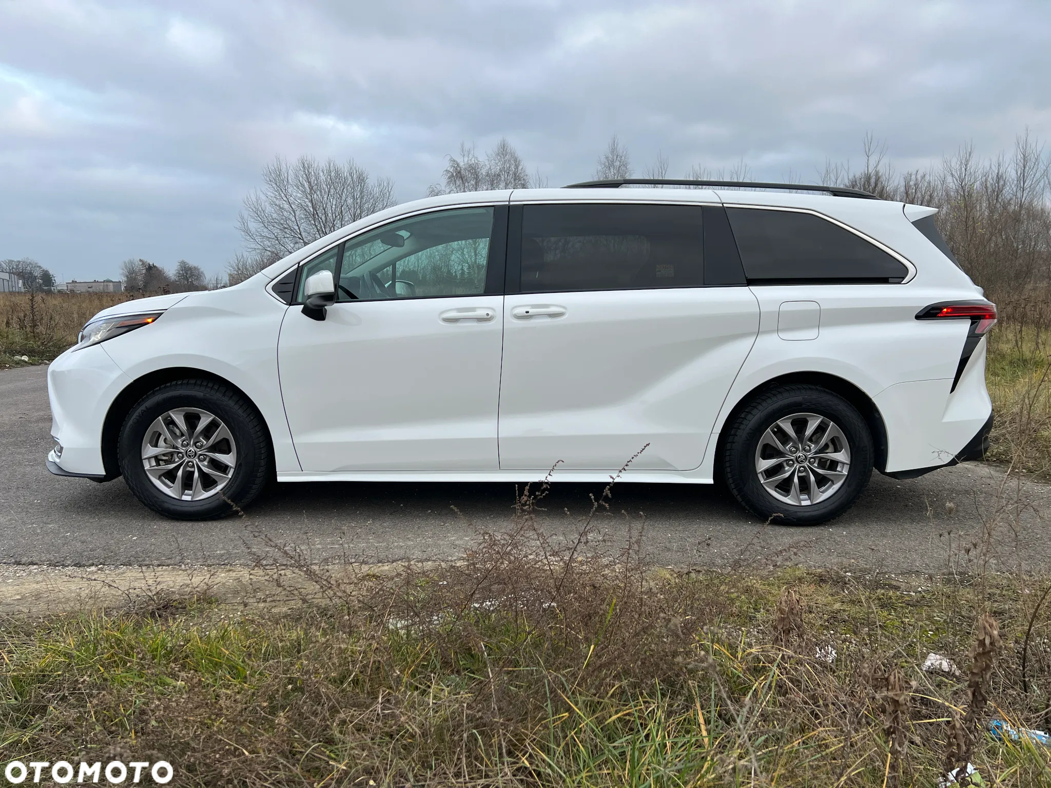 Toyota Sienna - 3