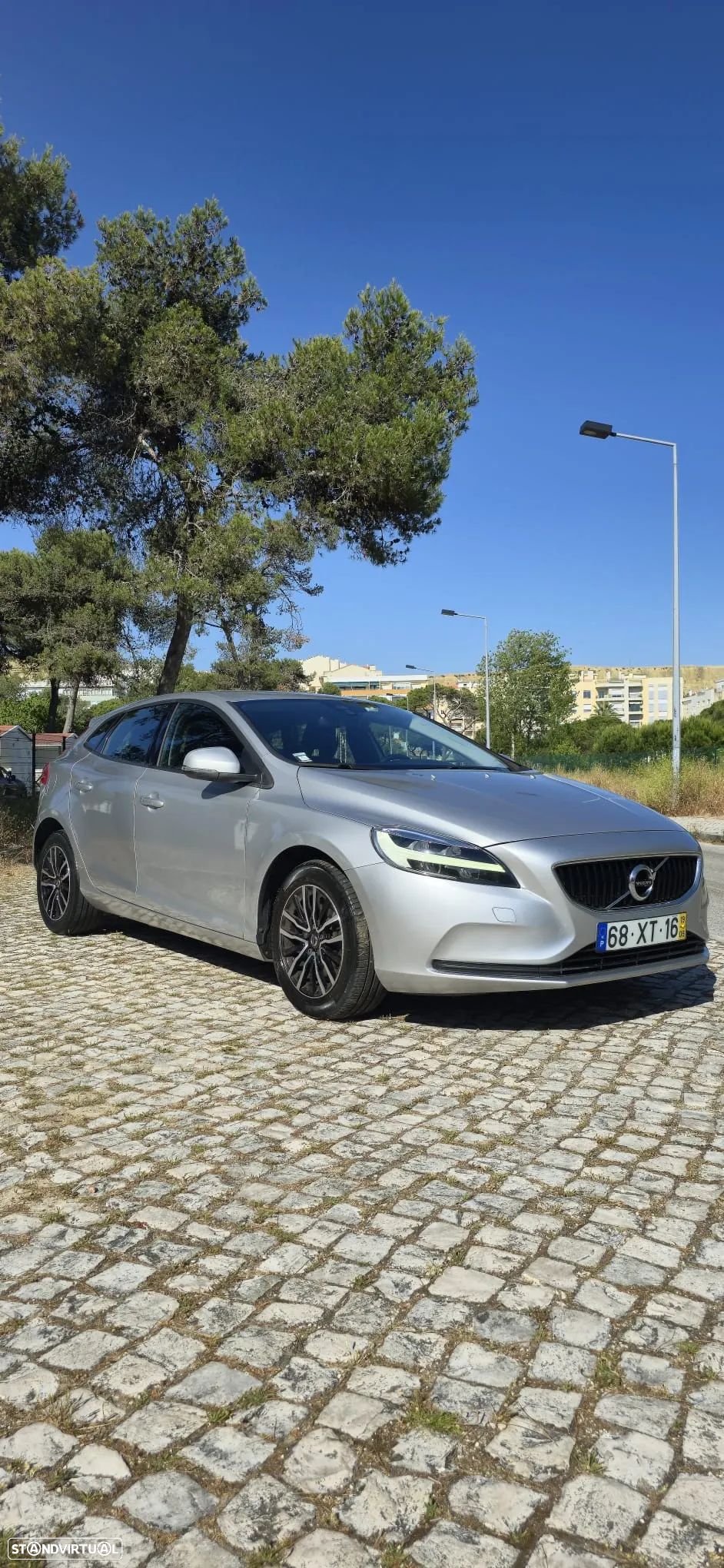 Volvo V40 2.0 D3 R-Design Momentum Geartronic - 1