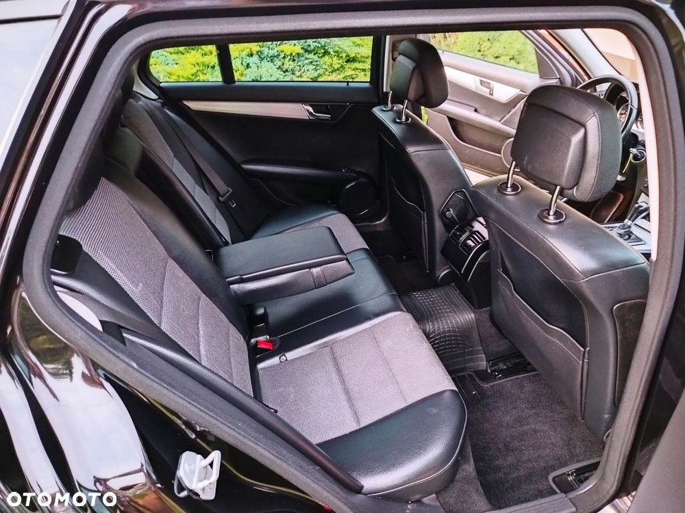 Mercedes-Benz Klasa C 180 T Kompressor Automatik BlueEFFICIENCY Avantgarde - 31