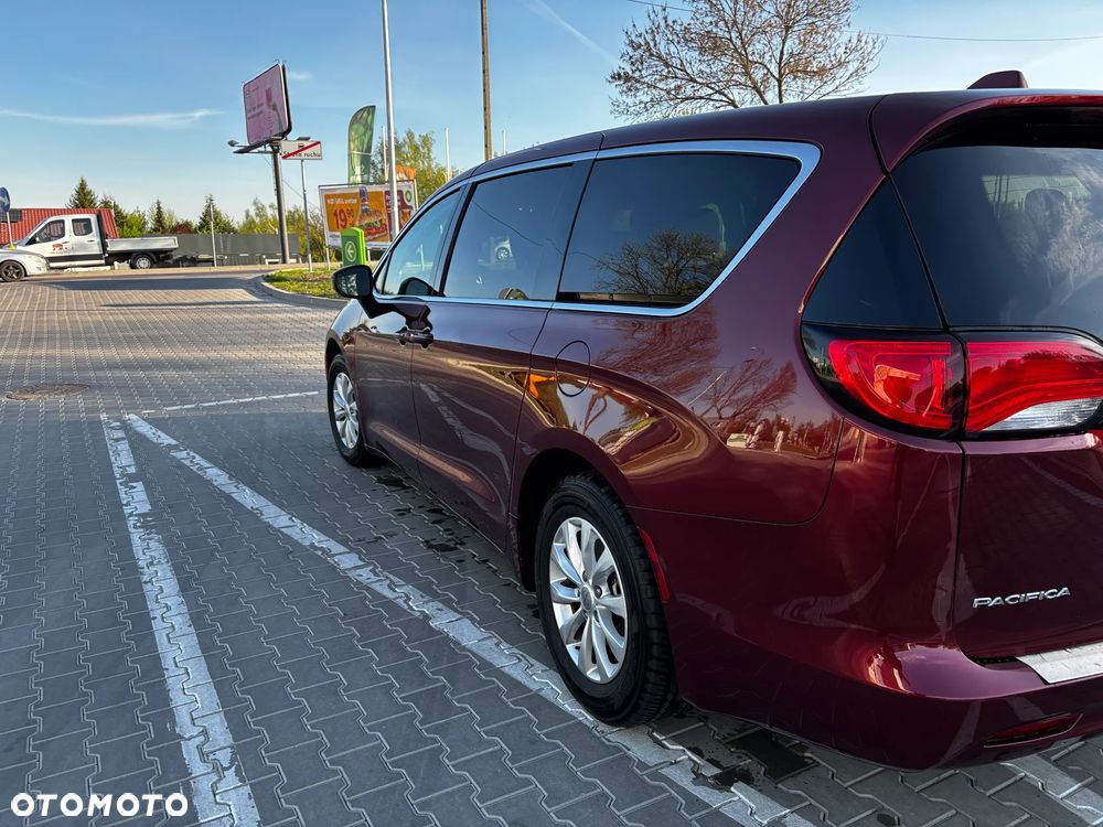 Chrysler Pacifica - 17