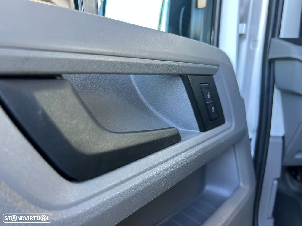 VW Crafter 35 2.0 TDi 109 Médio Tecto Alto BlueMotion - 24