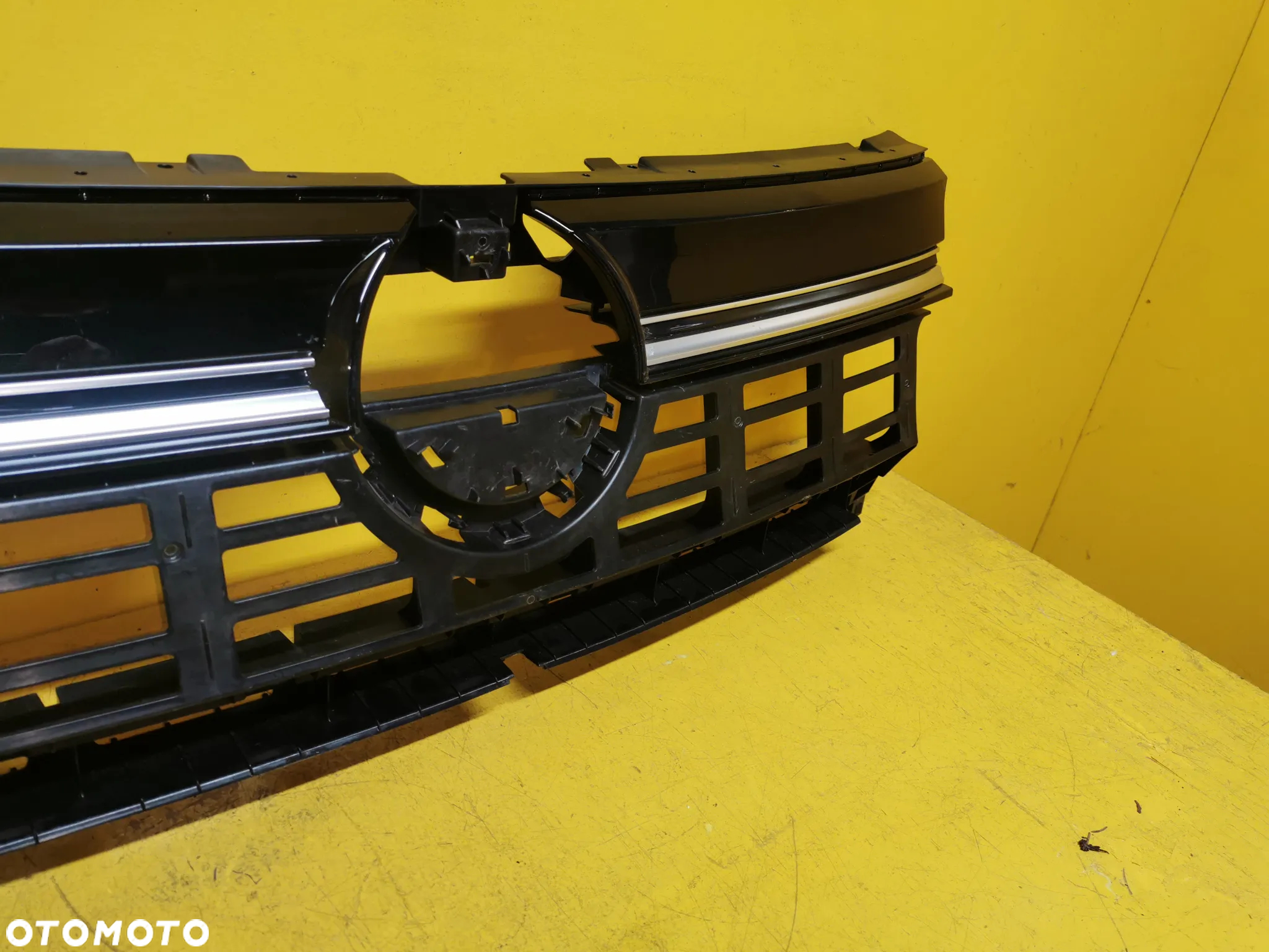 VW MULTIVAN 21- GRILL ATRAPA 7T0807381B - 4